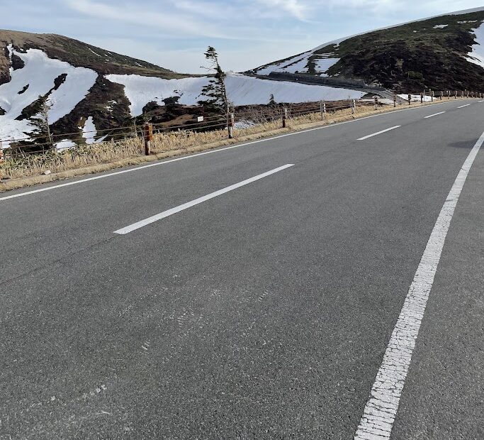 旅人は世界を見下ろす。『日本一高い国道』の国道292号線の見晴らしは死ぬまでに見ておきたい景色！│マヨナカログ